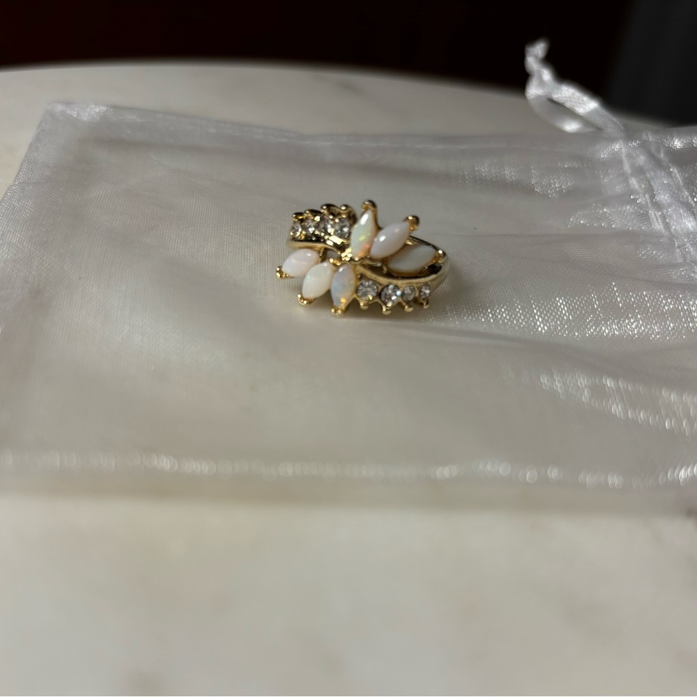 🌸Opal-Crystal Cocktail Ring - Gold toned